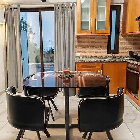 Pateo - Piscina, Churrasqueira E Vista Jardim