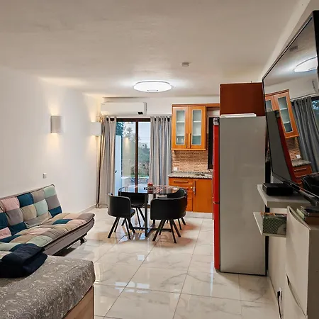 Páteo - Piscina, Churrasqueira E Vista Jardim * Albufeira